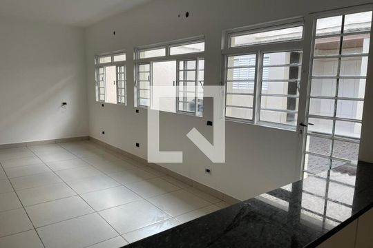 Cozinha de casa para alugar com 3 quartos, 320m² em Brasil, Uberlândia