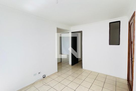 Sala de apartamento para alugar com 2 quartos, 42m² em Lajeado, Cotia