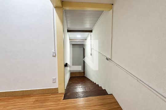 Corredor de casa para alugar com 1 quarto, 100m² em Aberta dos Morros, Porto Alegre