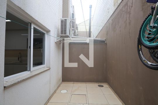 Área externa de casa para alugar com 3 quartos, 80m² em Nossa Senhora das Gracas, Canoas