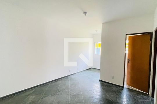 Casa para alugar com 2 quartos, 63m² em Centro (caucaia do Alto), Cotia