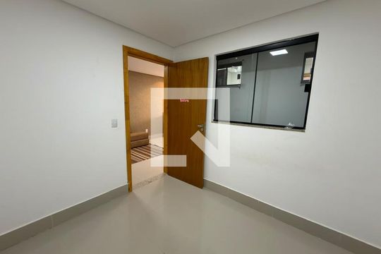 Quarto de apartamento à venda com 2 quartos, 65m² em Colônia Agrícola Samambaia, Brasília