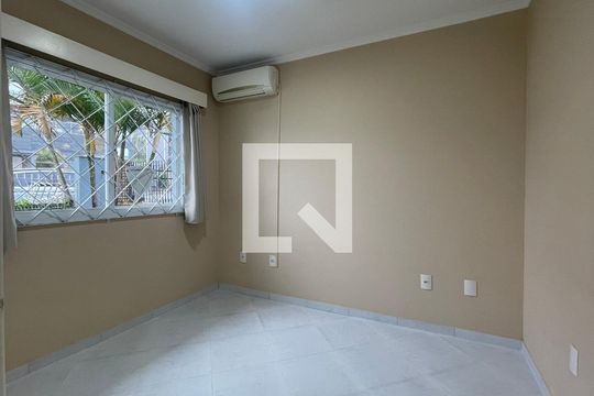 Escritório de casa para alugar com 3 quartos, 182m² em Pedra Branca, Palhoça