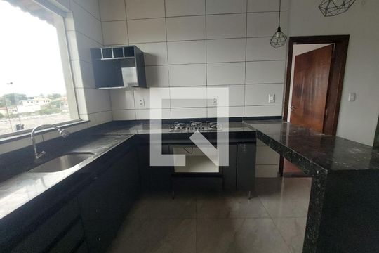 cozinha de casa para alugar com 3 quartos, 120m² em Califórnia, Belo Horizonte