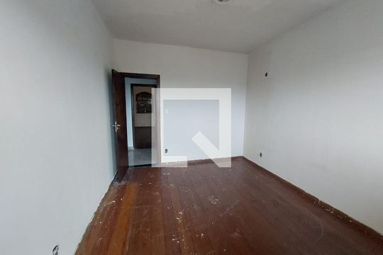 quarto 2 de casa para alugar com 3 quartos, 120m² em Califórnia, Belo Horizonte