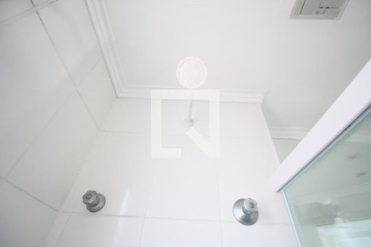 Banheiro de apartamento para alugar com 2 quartos, 52m² em Jardim Henriqueta, Taboão da Serra