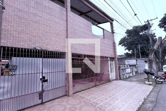 Fachada de casa à venda com 3 quartos, 656m² em Baeta Neves, São Bernardo do Campo