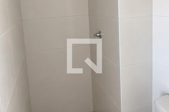 Banheiro de apartamento para alugar com 2 quartos, 57m² em Parque Amazonia, Goiânia