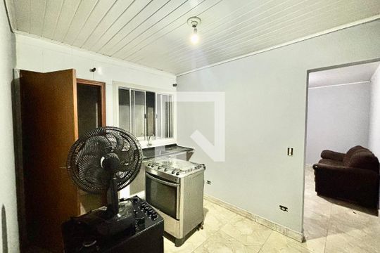 Cozinha de casa para alugar com 1 quarto, 55m² em Guaianases, São Paulo
