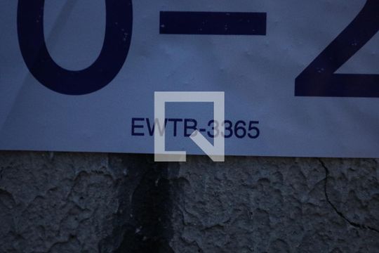 Placa GRANDE instalada na fachada do condomínio, dia 20/10/2026 - Código da placa:  EWTB-3365 de apartamento para alugar com 2 quartos, 32m² em Núcleo Lageado, São Paulo