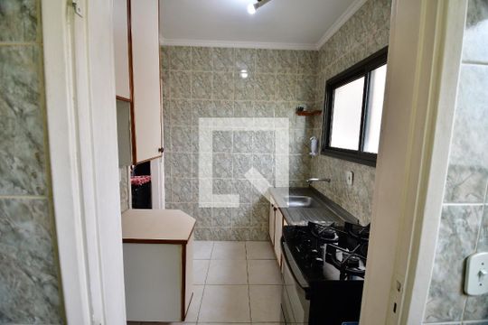 Cozinha de apartamento para alugar com 1 quarto, 45m² em Ponte Preta, Campinas
