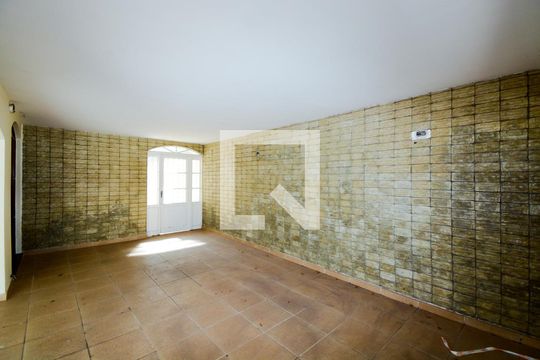 Garagem de casa para alugar com 3 quartos, 170m² em Jardim Santa Clara, Guarulhos