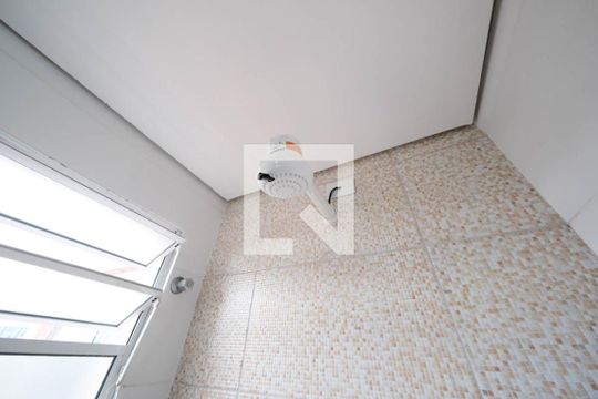 Banheiro de apartamento para alugar com 1 quarto, 31m² em Vila Nhocuné, São Paulo
