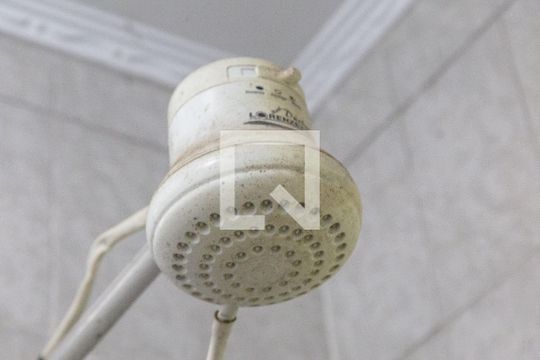 Banheiro da Edicula de casa para alugar com 3 quartos, 80m² em Parque Primavera, Guarulhos