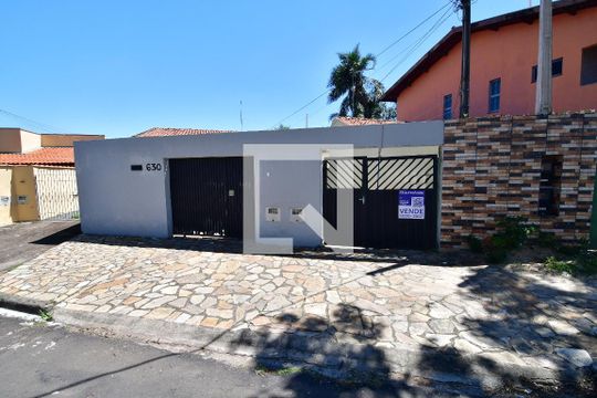 Fachada / Placa de casa à venda com 2 quartos, 100m² em Cidade Universitária, Campinas