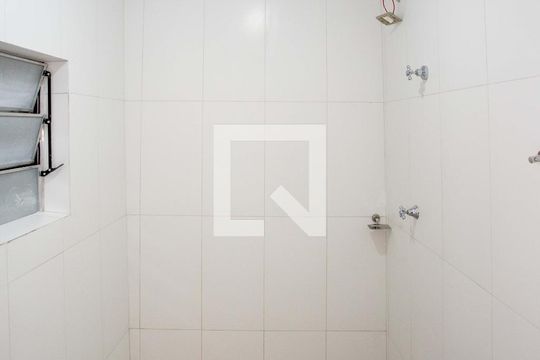 Banheiro de casa para alugar com 2 quartos, 55m² em Centro, Diadema