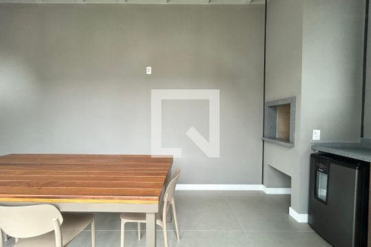 Área comum - Churrasqueira de kitnet/studio para alugar com 1 quarto, 35m² em Pantanal, Florianópolis