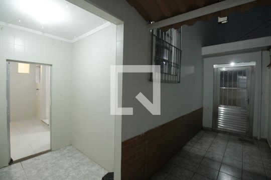 Quintal de casa para alugar com 3 quartos, 106m² em Embaré, Santos