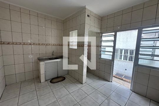 Cozinha de apartamento para alugar com 2 quartos, 60m² em Centro, São Vicente