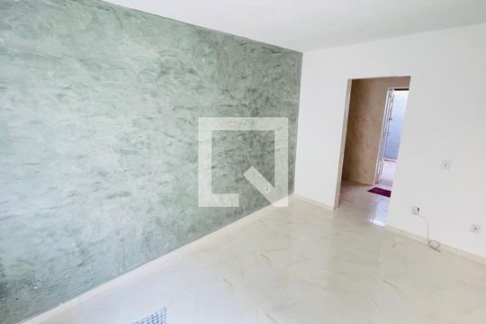 Sala de casa de condomínio para alugar com 2 quartos, 50m² em Parque Mirante da Mata, Cotia