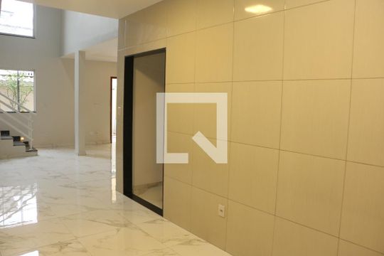 Casa para alugar com 3 quartos, 210m² em Alto da Posse, Nova Iguaçu