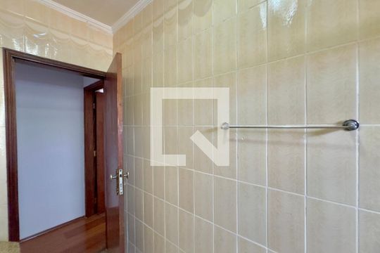 Banheiro 3 de casa para alugar com 4 quartos, 171m² em Jardim Santa Mena, Guarulhos