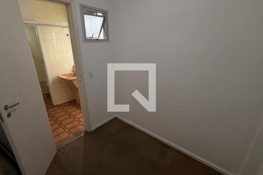 Quarto de Serviço de apartamento para alugar com 2 quartos, 100m² em Centro, Petrópolis