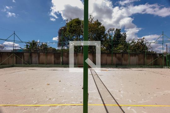 Quadra de areia de casa de condomínio para alugar com 3 quartos, 286m² em Piracangaguá, Taubaté