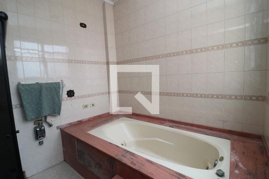 Banheiro da Suíte 1 de casa para alugar com 10 quartos, 747m² em Jardim Guanabara, Rio de Janeiro