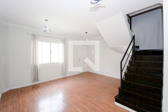 Casa de Condomínio para alugar com 3 quartos, 80m² em Centro, Guarulhos
