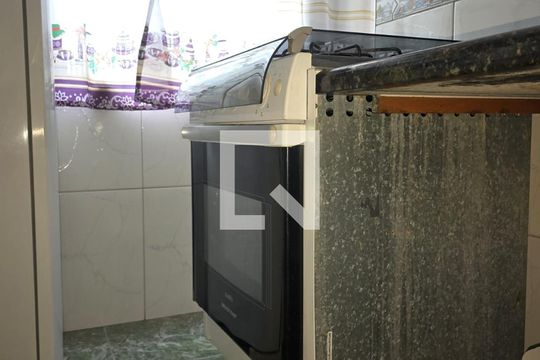 Cozinha de apartamento para alugar com 2 quartos, 42m² em Sítio São Francisco, Guarulhos