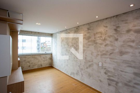 Apartamento para alugar com 3 quartos, 54m² em Canhema, Diadema