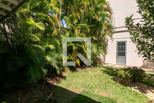 QUINTAL COM JARDIM E EDICULA de casa para alugar com 3 quartos, 250m² em Jardim Carlos Gomes, Campinas