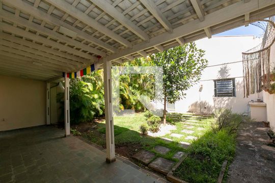 QUINTAL COM JARDIM E EDICULA de casa para alugar com 3 quartos, 250m² em Jardim Carlos Gomes, Campinas