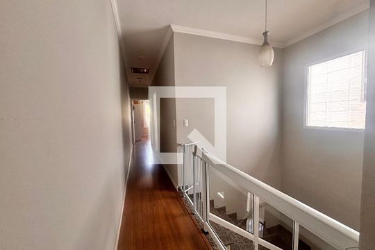 Corredor de casa à venda com 3 quartos, 150m² em Novo Osasco, Osasco