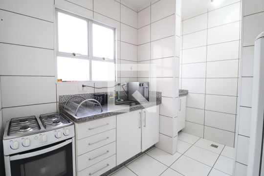 Cozinha de apartamento para alugar com 2 quartos, 44m² em Osvaldo Rezende, Uberlândia