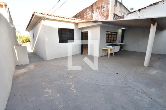 Quintal de casa para alugar com 2 quartos, 120m² em Vila Nova, Campinas