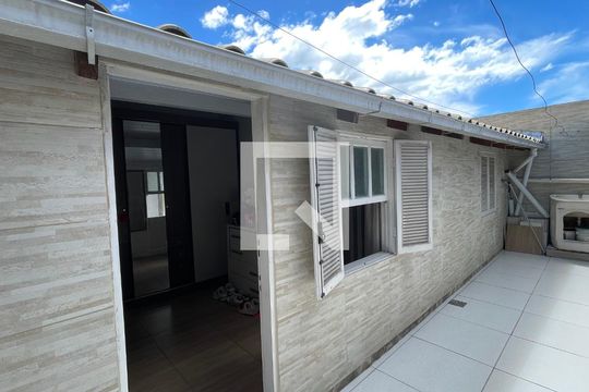 Edícula de casa para alugar com 4 quartos, 157m² em Capoeiras, Florianópolis