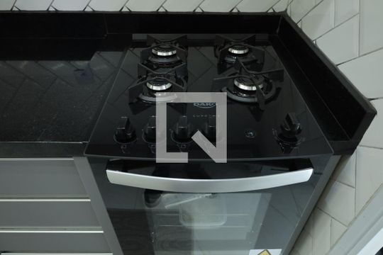 Cozinha de apartamento para alugar com 3 quartos, 47m² em Artur Alvim, São Paulo