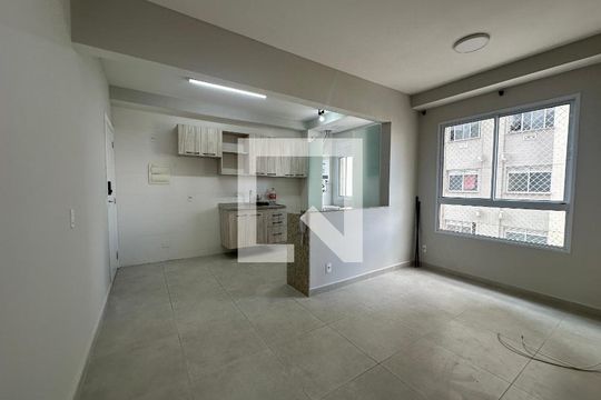 Sala de apartamento para alugar com 1 quarto, 42m² em Jardim Tupanci, Barueri