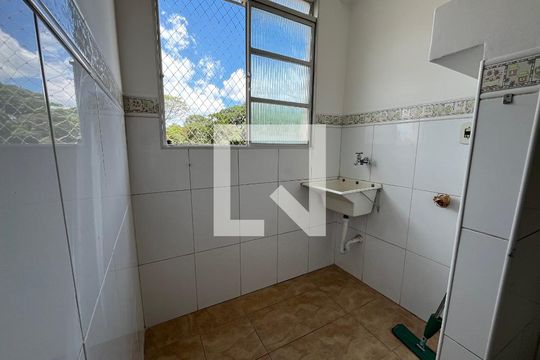 Área de Serviço de apartamento para alugar com 2 quartos, 54m² em Jardim Santo Elias, São Paulo