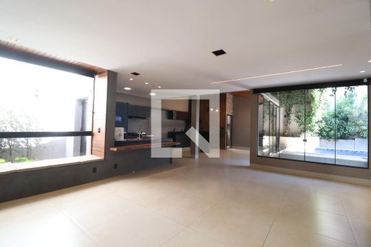 Sala de casa para alugar com 3 quartos, 200m² em Brasil, Uberlândia