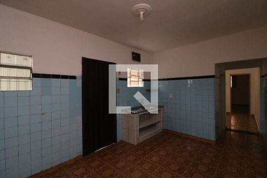 Cozinha de casa para alugar com 2 quartos, 70m² em Jardim Tango, São Paulo