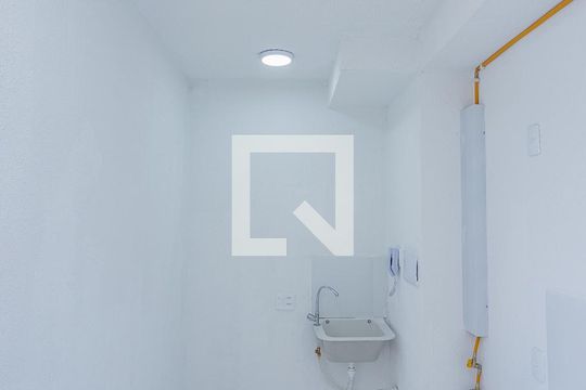 Sala, cozinha e área de serviço de apartamento para alugar com 2 quartos, 36m² em Jaraguá, São Paulo