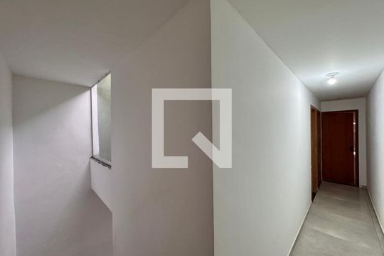 Corredor de casa de condomínio para alugar com 3 quartos, 180m² em Vargem Pequena, Rio de Janeiro