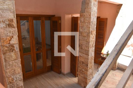 fachada da frente da casa de casa à venda com 2 quartos, 168m² em Parque Centenário, Jundiaí