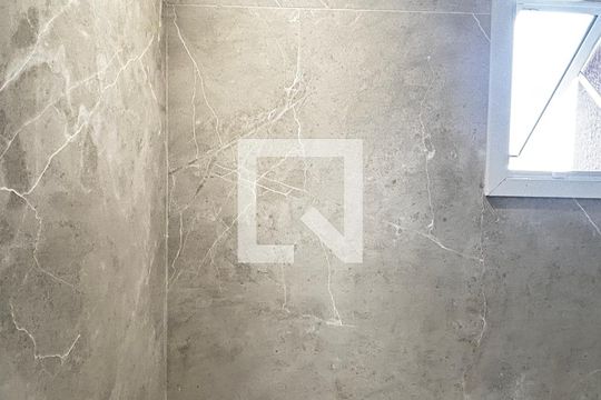 Banheiro de apartamento para alugar com 2 quartos, 46m² em Vila Curuçá, Santo André