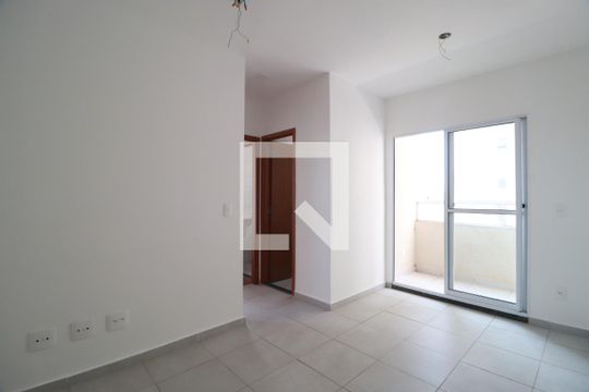 Sala de apartamento para alugar com 2 quartos, 50m² em Jardim Patricia, Uberlândia