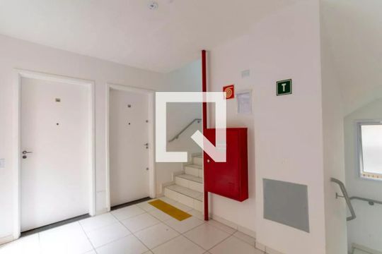 Hall de entrada de apartamento para alugar com 2 quartos, 48m² em Jardim Sao Domingos, Guarulhos