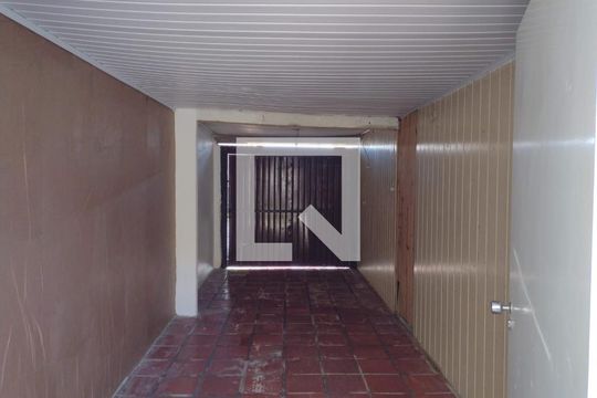 Corredor de casa à venda com 2 quartos, 132m² em Jardim do Salso, Porto Alegre